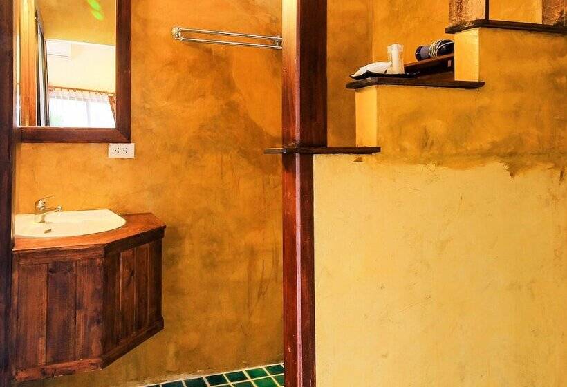 בית מלון כפרי Insda Resort Chiang Mai