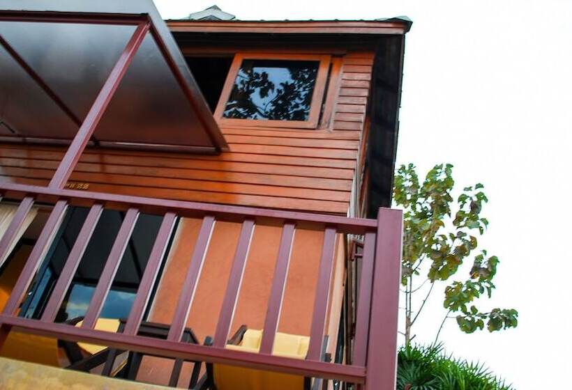 בית מלון כפרי Insda Resort Chiang Mai