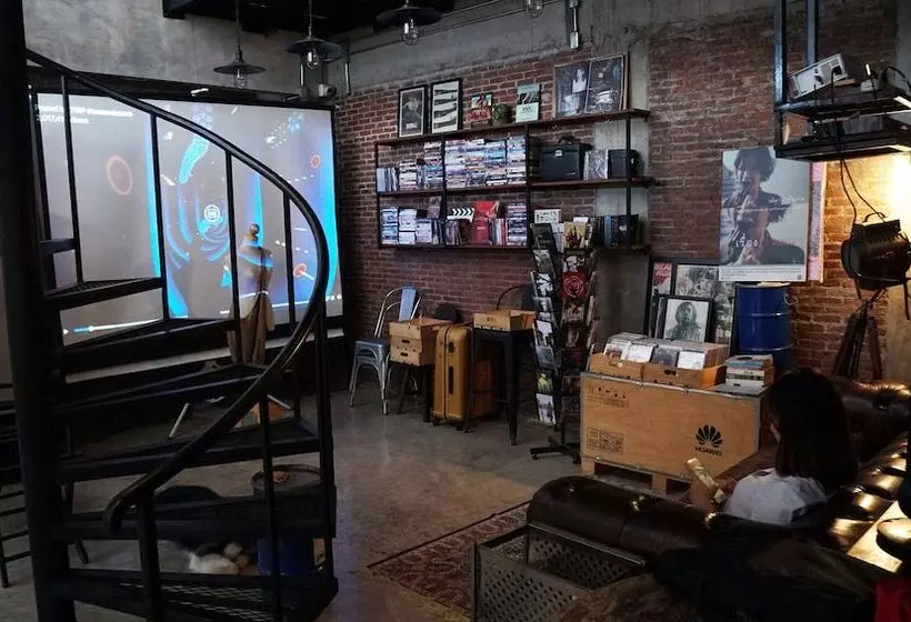 هتل Rumpai Loft Habitat
