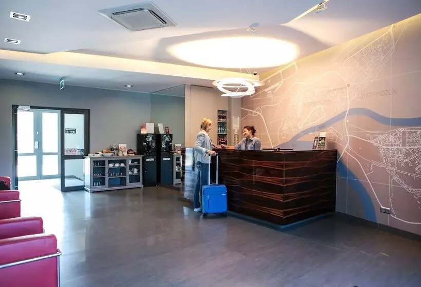 ホテル Sokołowska Airport Modlin