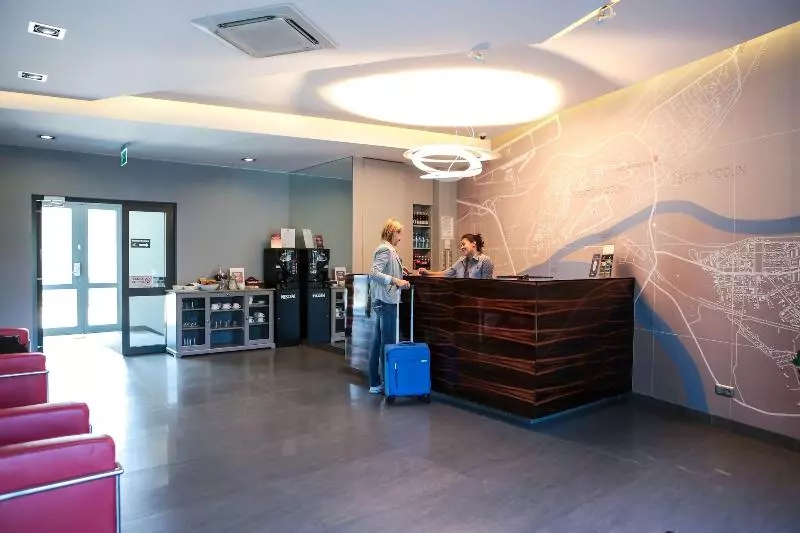 ホテル Sokołowska Airport Modlin