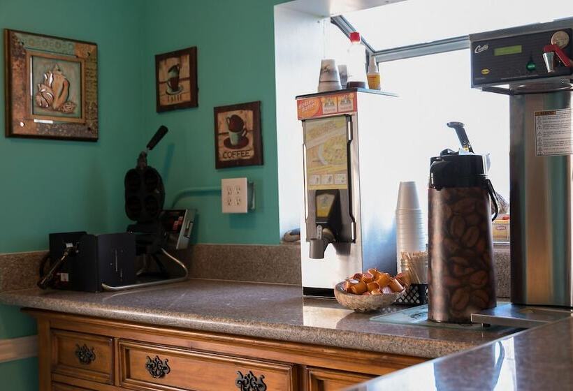 فندق على الطريق The Shores Inn