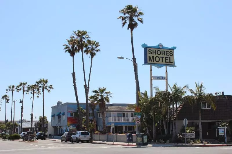 モーテル The Shores Inn