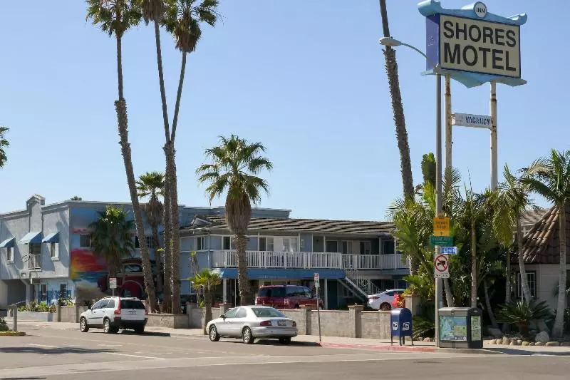 モーテル The Shores Inn