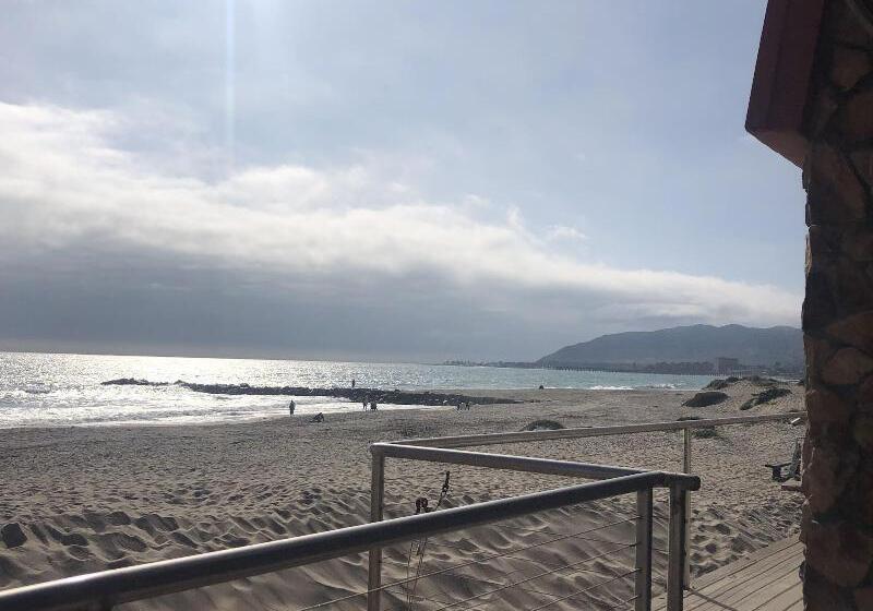 فندق على الطريق The Shores Inn