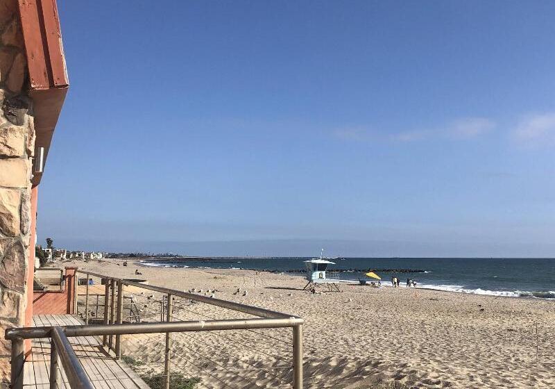 فندق على الطريق The Shores Inn