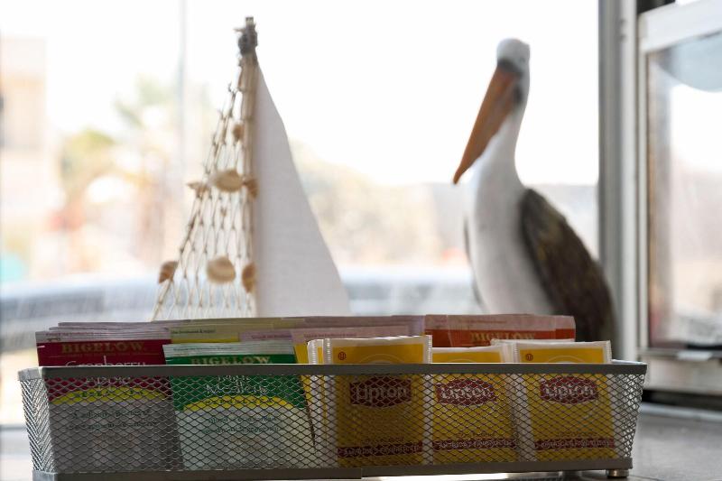 فندق على الطريق The Shores Inn