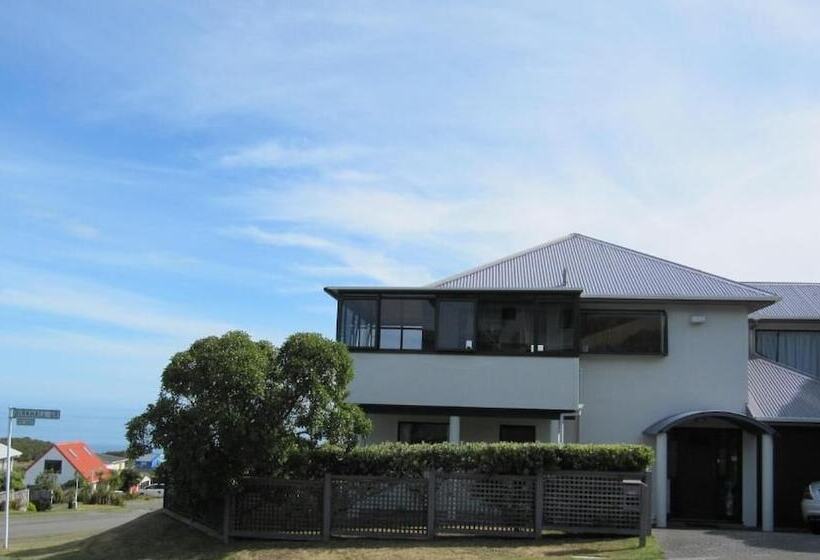 Pacific View Bed And Breakfast