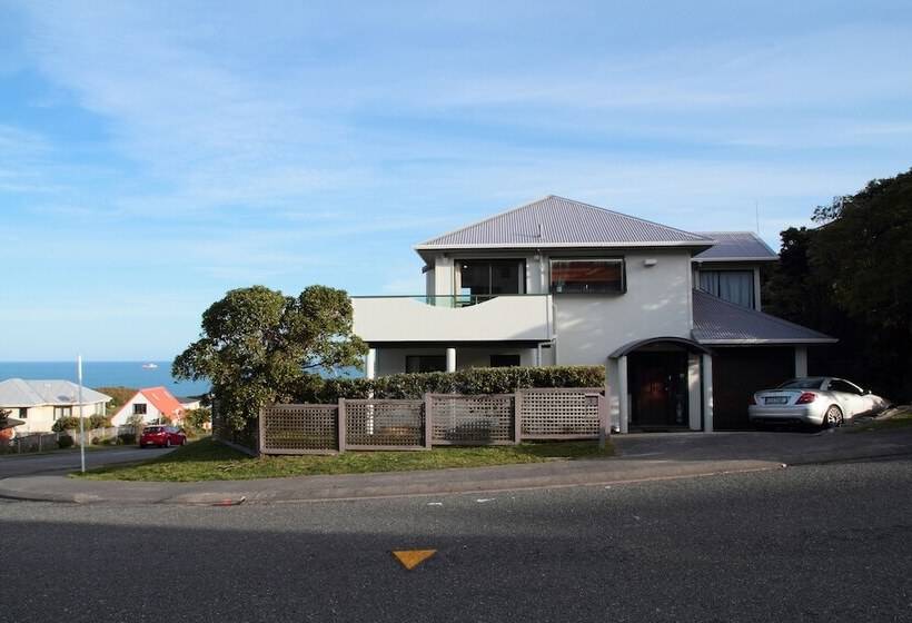 Pacific View Bed And Breakfast