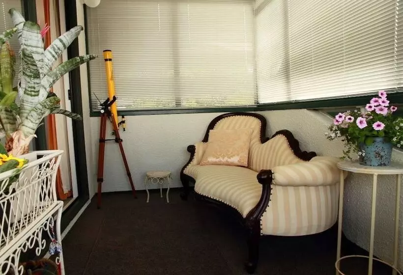 Pacific View Bed And Breakfast