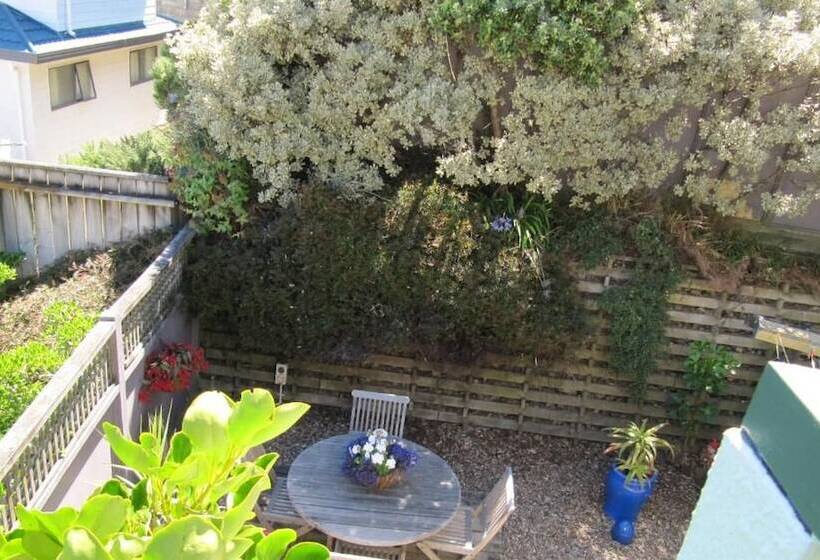 Pacific View Bed And Breakfast