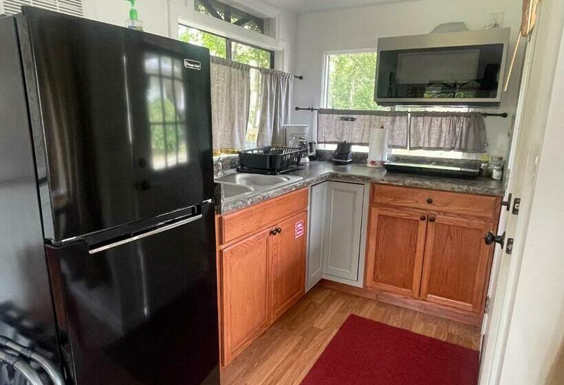 הוסטל Creekside Fantasy Inn