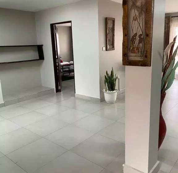 ホテル Imbasa House   Arusha