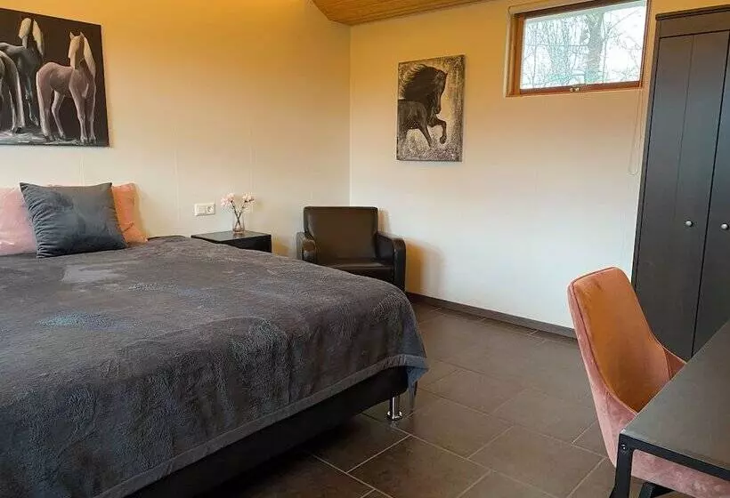 پانسیون Laugavellir Tower Suite