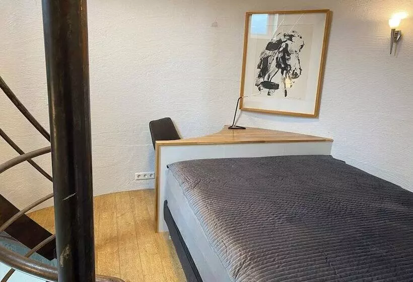 پانسیون Laugavellir Tower Suite