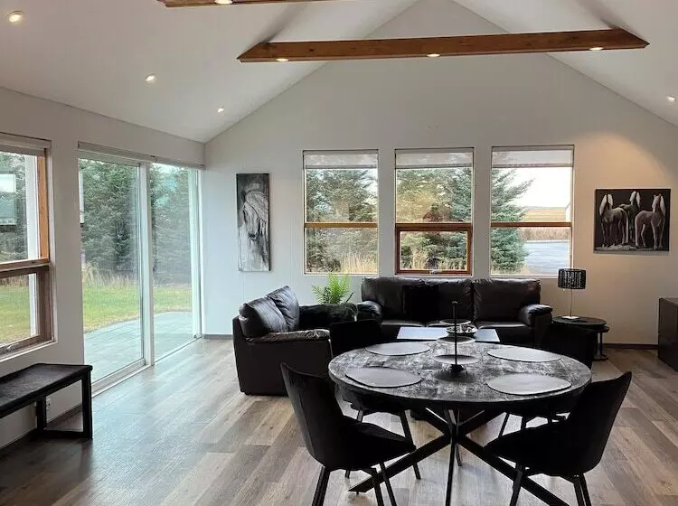 پانسیون Laugavellir Tower Suite
