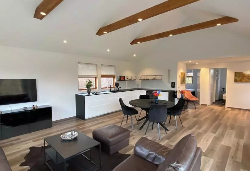 پانسیون Laugavellir Tower Suite