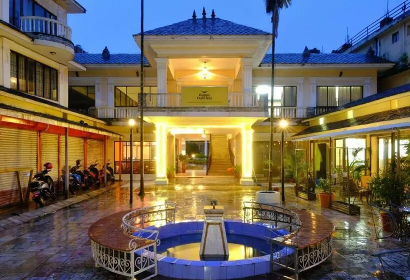 هاستل Happy Days Inn
