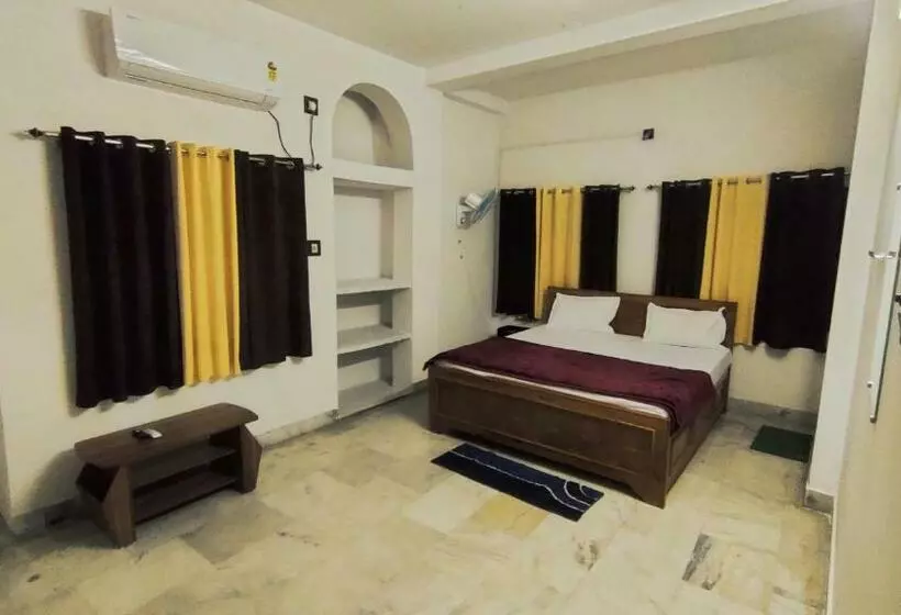 ホテル The Aparna Residency
