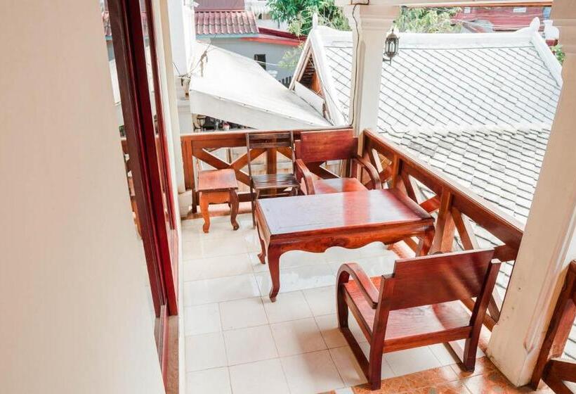 هتل Oudomsouk Guest House