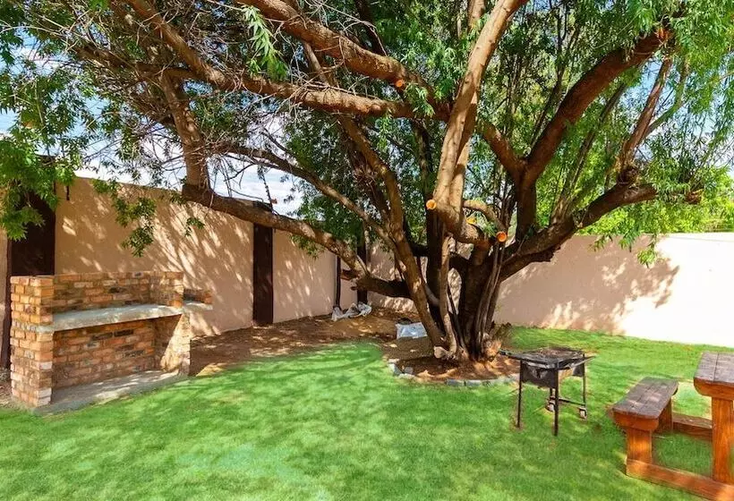 ペンション Meredale Lodge