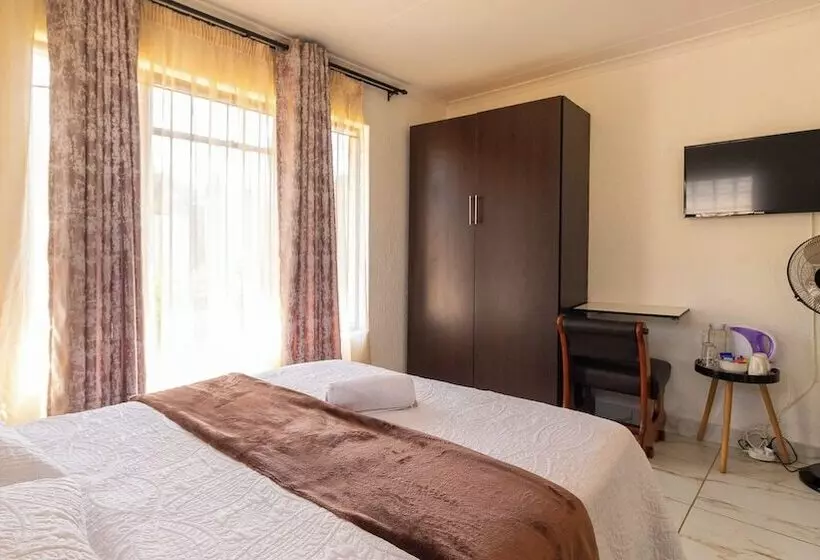 ペンション Meredale Lodge