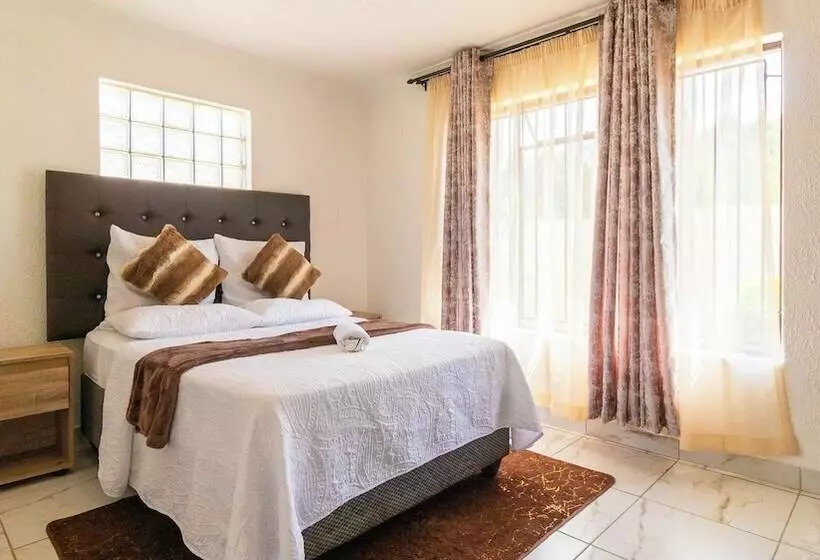 ペンション Meredale Lodge