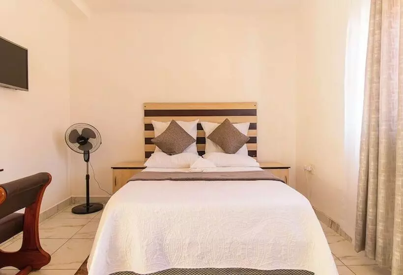 ペンション Meredale Lodge