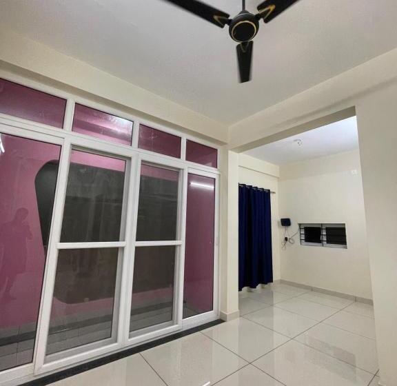 호텔 Uniro Rooms & Packages