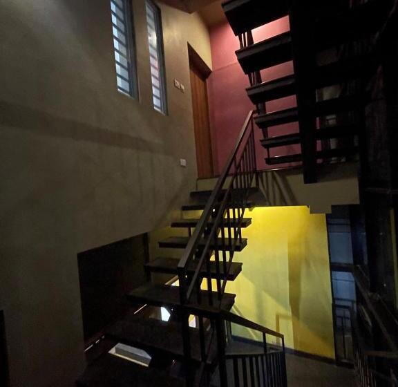 호텔 Uniro Rooms & Packages