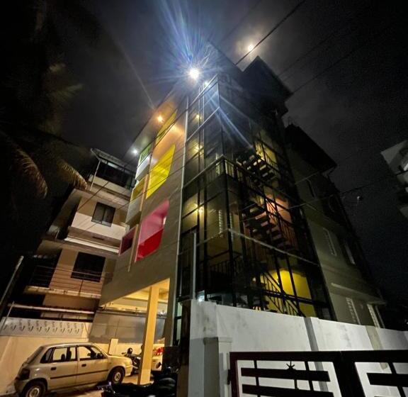 호텔 Uniro Rooms & Packages