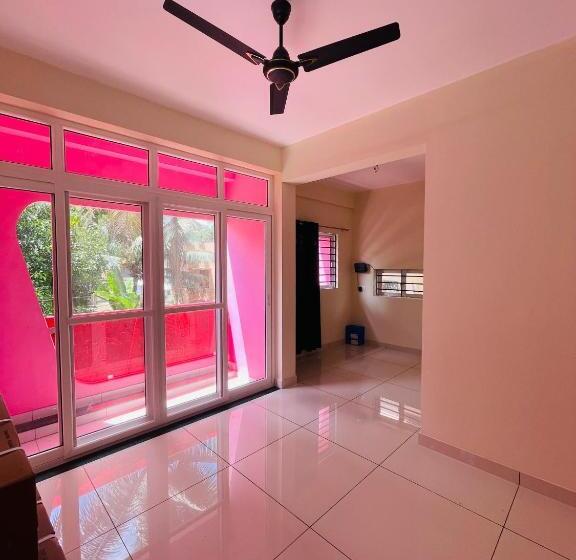 호텔 Uniro Rooms & Packages