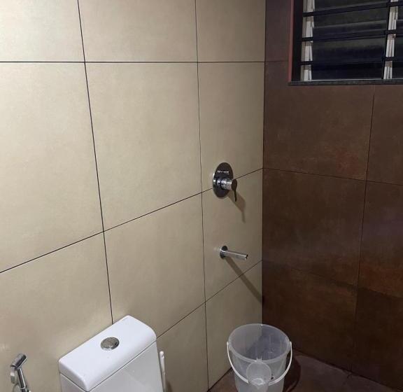 호텔 Uniro Rooms & Packages