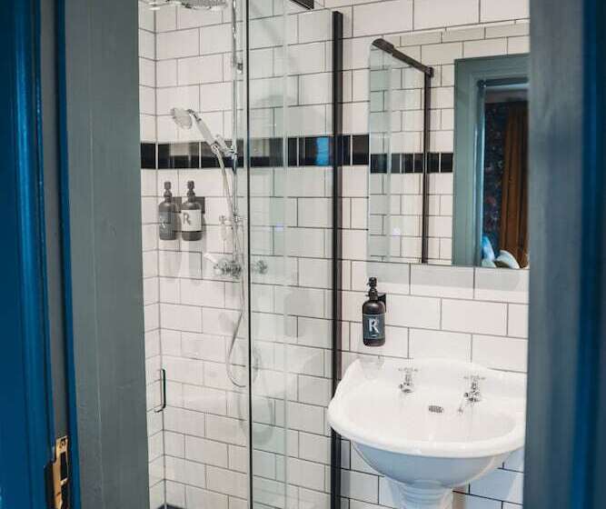 פנסיון Roslyn House