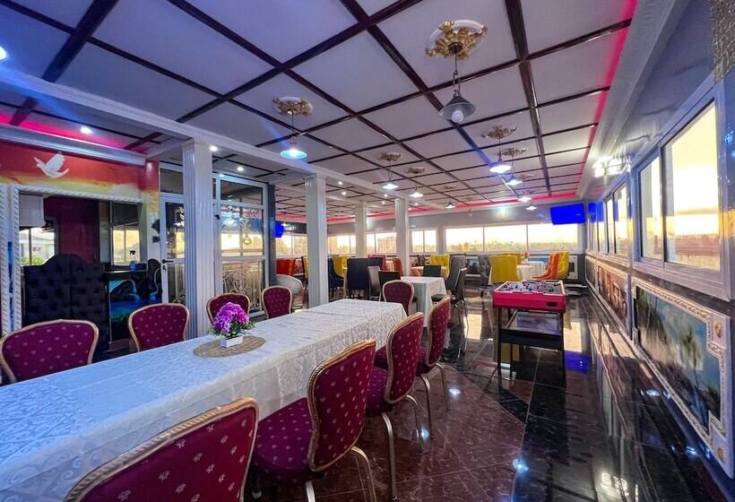 Hotel Hôtel The Place