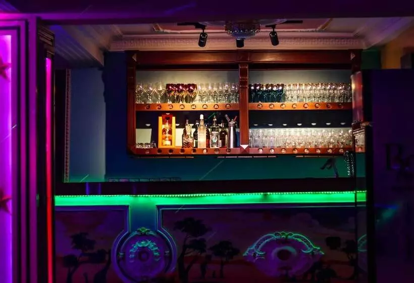 هتل Hôtel The Place