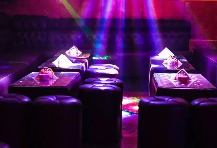 هتل Hôtel The Place