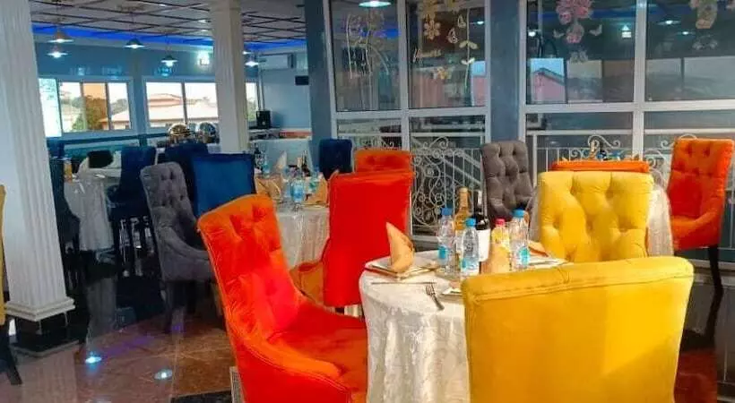 هتل Hôtel The Place