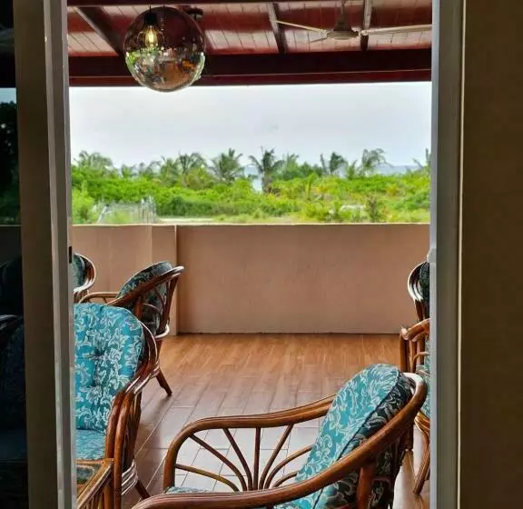 هتل White Sand Inn