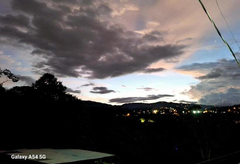 بنسيون Casa Victoria Cr