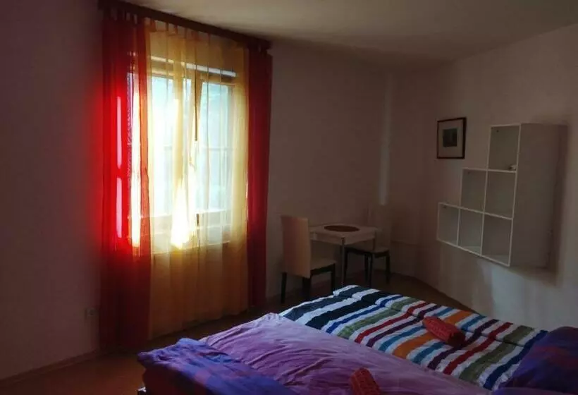 Retkeilymaja Zemlinski