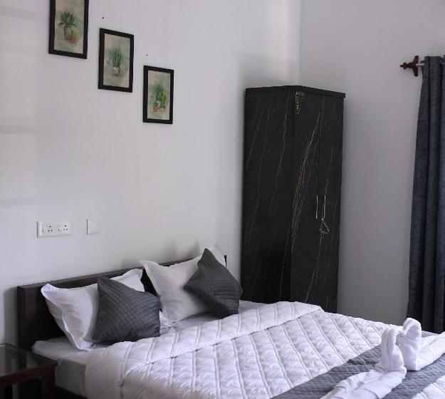 Hotelli Sizzling Inn Pondy