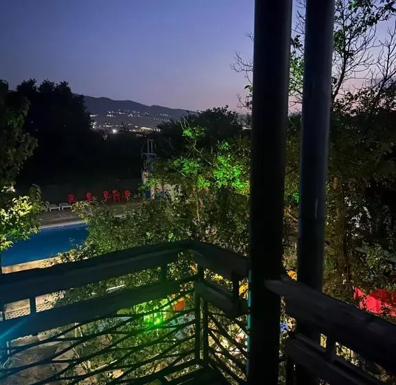 پانسیون Napoli Nataxtari Hotel,pool,bar