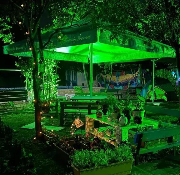 پانسیون Napoli Nataxtari Hotel,pool,bar