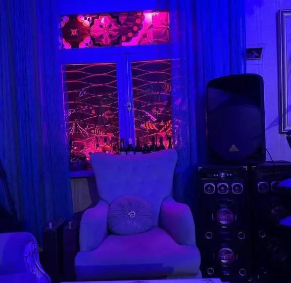 پانسیون Napoli Nataxtari Hotel,pool,bar