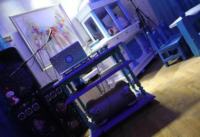 پانسیون Napoli Nataxtari Hotel,pool,bar