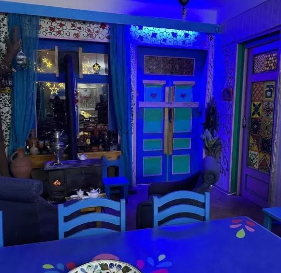 پانسیون Napoli Nataxtari Hotel,pool,bar