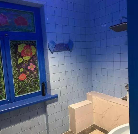 پانسیون Napoli Nataxtari Hotel,pool,bar