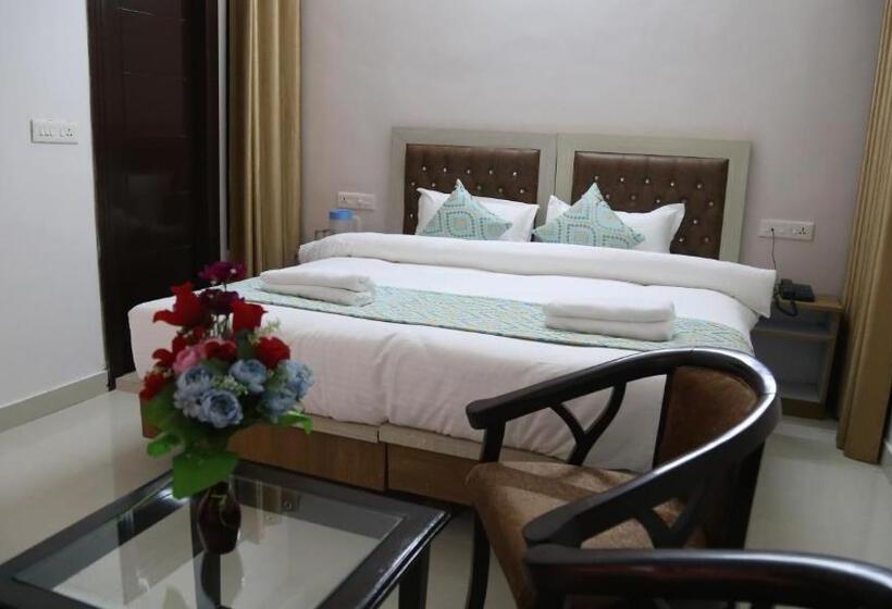 Yog Tapovan Hotel & Restaurant 1 Km From Ram Jhula