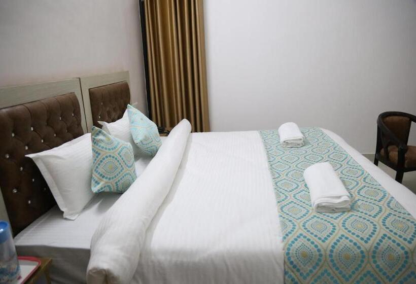 Yog Tapovan Hotel & Restaurant 1 Km From Ram Jhula